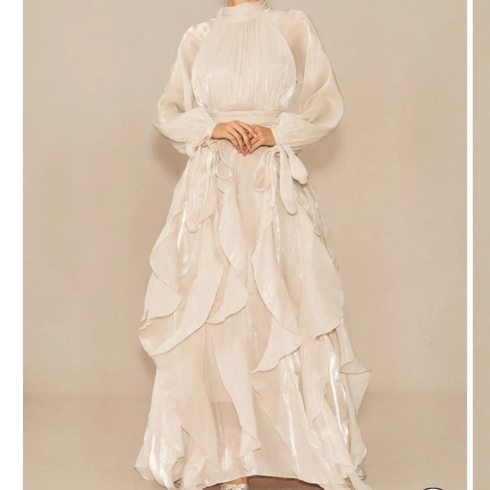 Brand new, unworn dress with tags from sunfere. Size small.